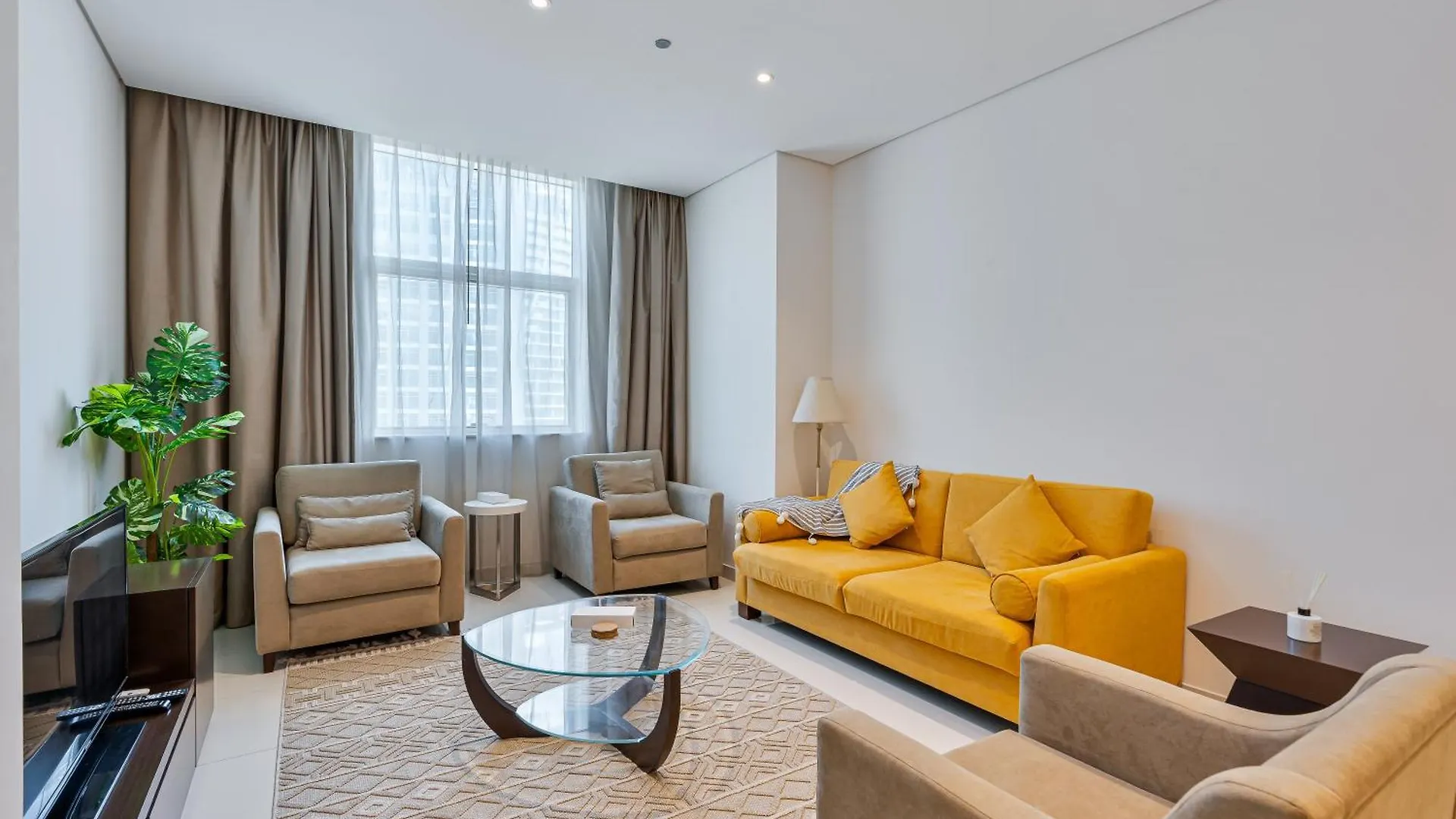 Discover Urban Chic Apartment -Vibrant City Life Dubai
