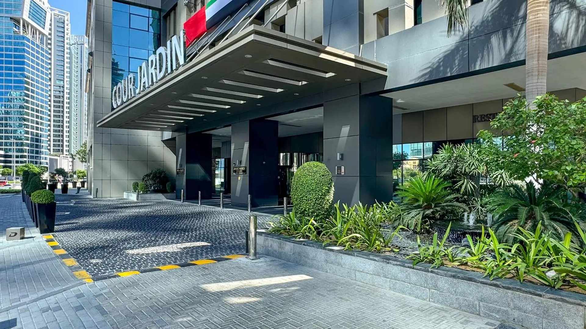 Discover Urban Chic Apartment -Vibrant City Life Dubai
