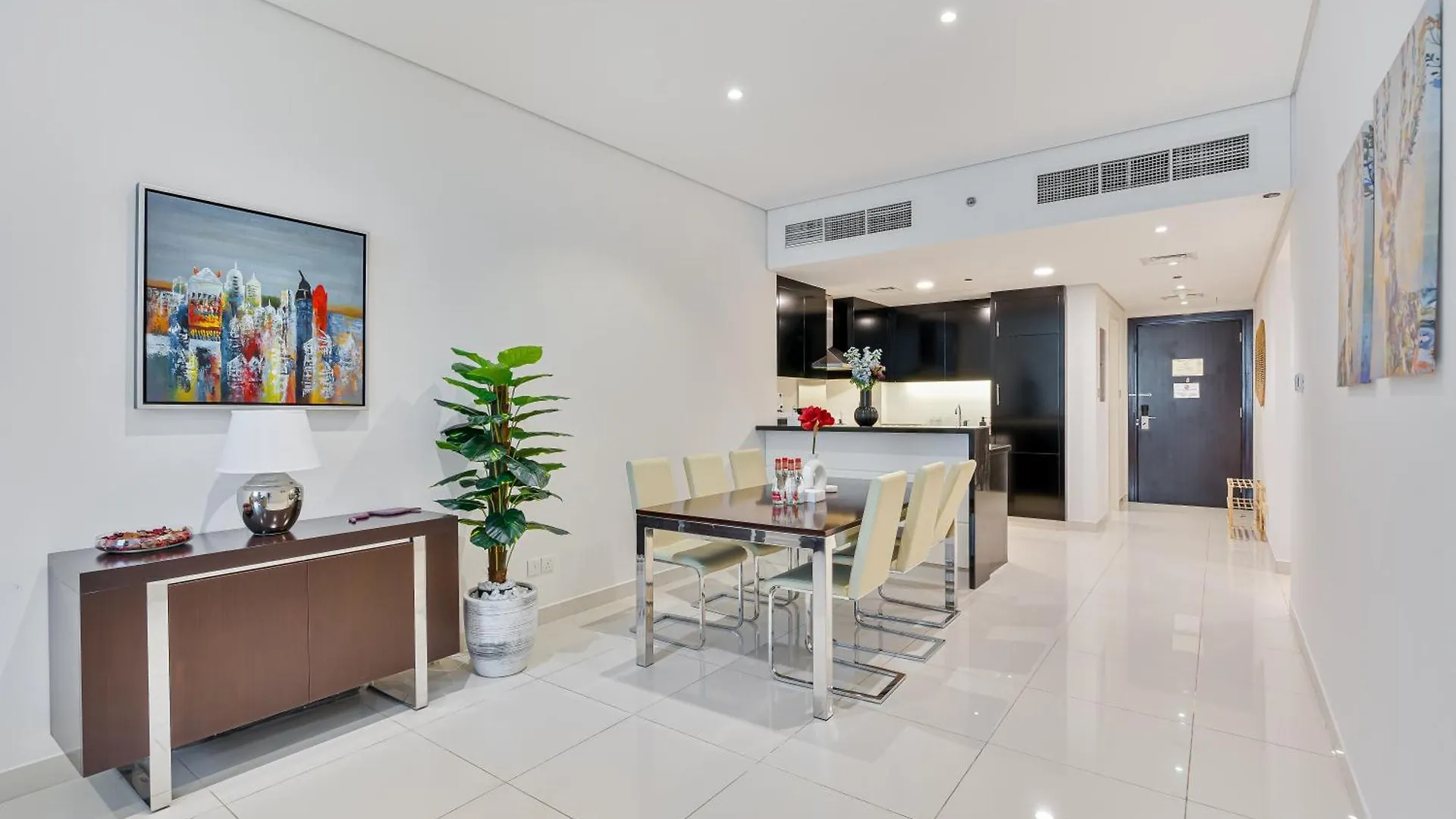 Discover Urban Chic Apartment -Vibrant City Life Dubai