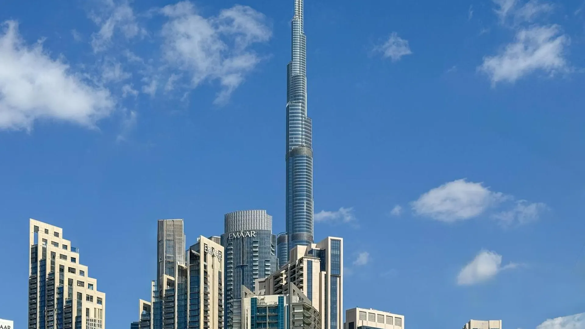 Discover Urban Chic Apartment -Vibrant City Life Dubai